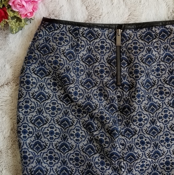 Express Exotic Pattern Mini Skirt Small Cutout 2 - Picture 5 of 8